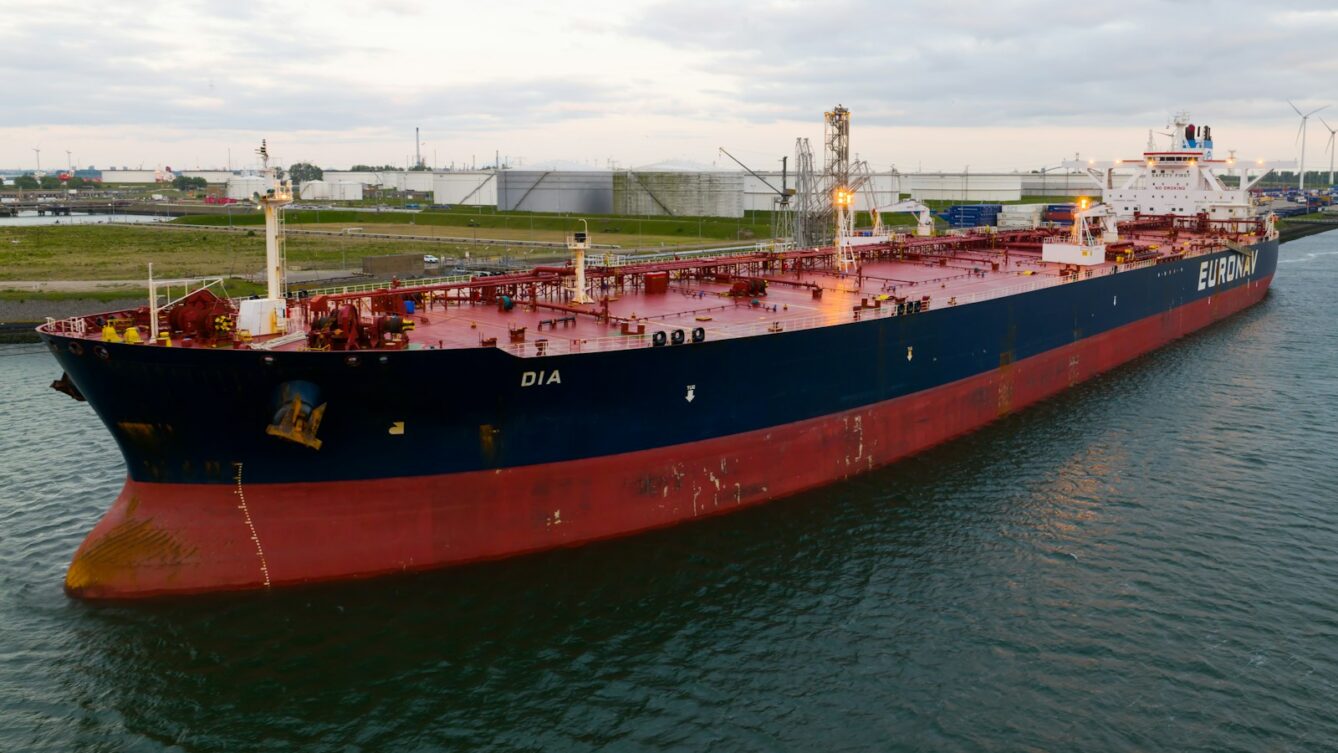 Największe tankowce świata wpłyną do rozbudowanego Naftoportu/ fot: Georg Eiermann/ Unsplash