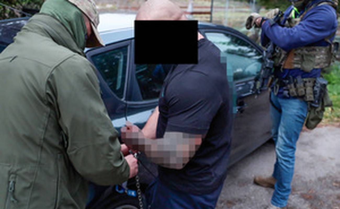 Policjanci CBŚP podczas zatrzymania członków grupy pseudokibiców na Pomorzu/CBŚP