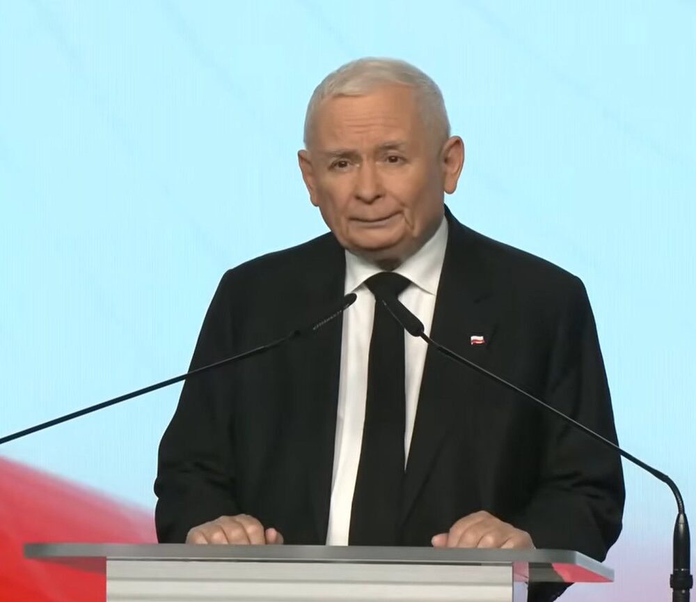 Jarosław Kaczyński na konferencji PiS w czasie spadków sondażowych w 2025 roku