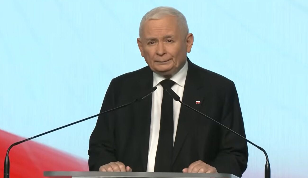 Jarosław Kaczyński na konferencji PiS w czasie spadków sondażowych w 2025 roku