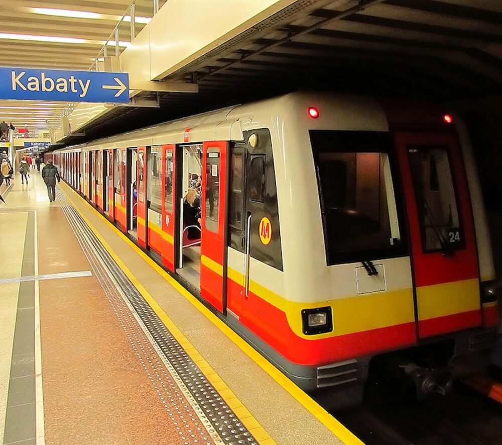 Metro w Warszawie, stacja Kabaty/ Autorstwa Janusz Jakubowski, CC BY 2.0