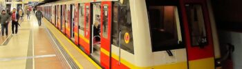 Metro w Warszawie, stacja Kabaty/ Autorstwa Janusz Jakubowski, CC BY 2.0
