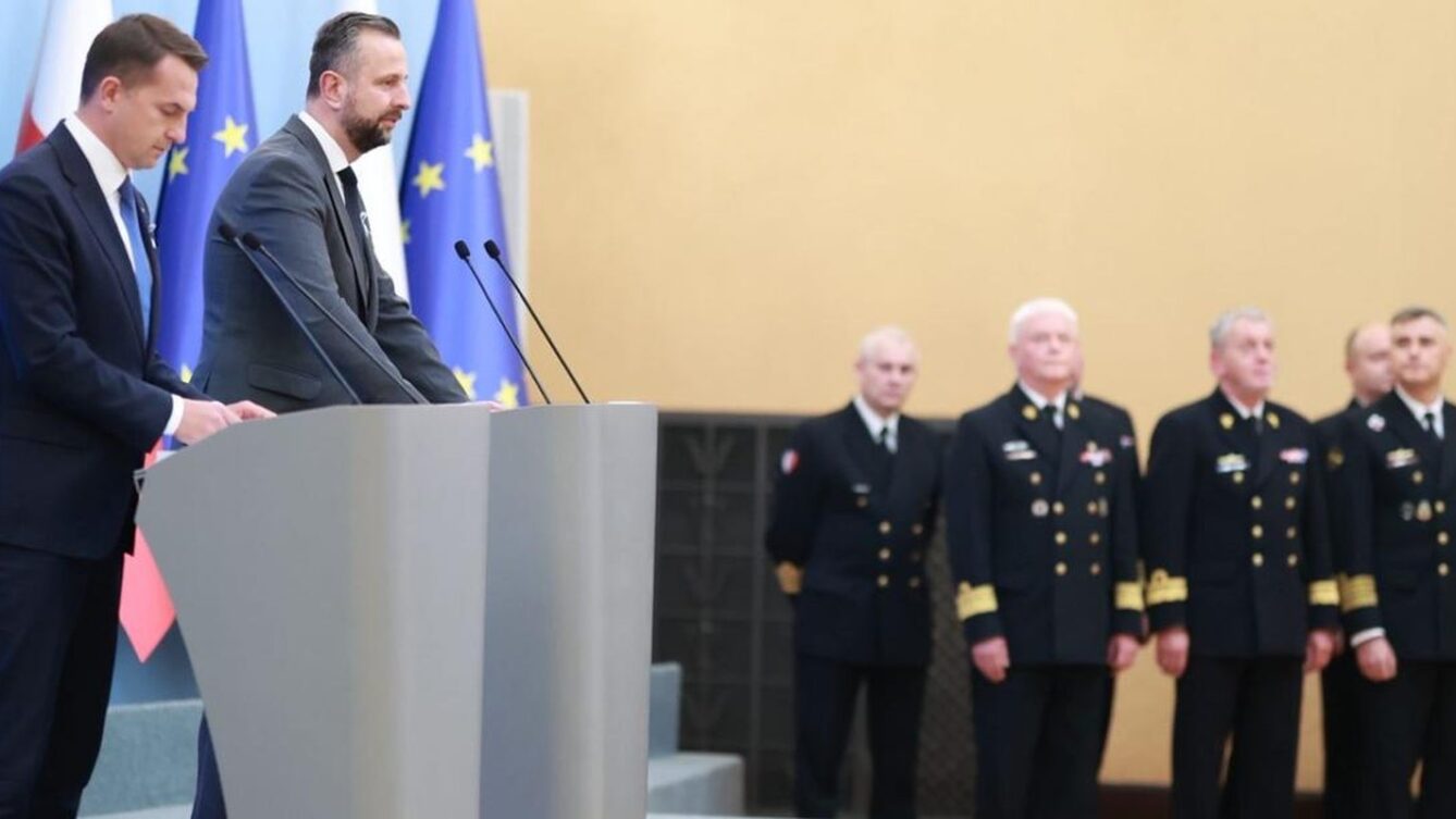 wicepremier i szef MON  W. Kosiniak - Kamysz ogłasza zakup okrętów podwodnych dla Marynarki Wojennej/ MON