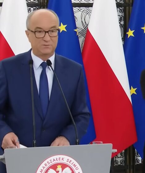 Marszałek Czarzasty ogłaszający zakaz sprzedaży alkoholu w Sejmie