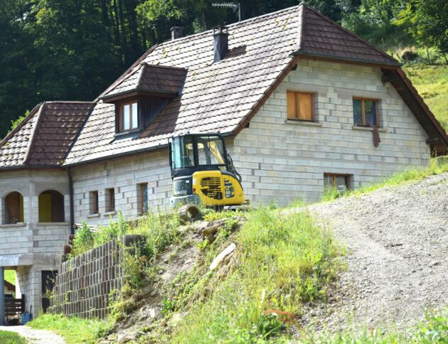 Dom w budowie/ fot: Daniele La Rosa Messina/ Unsplash