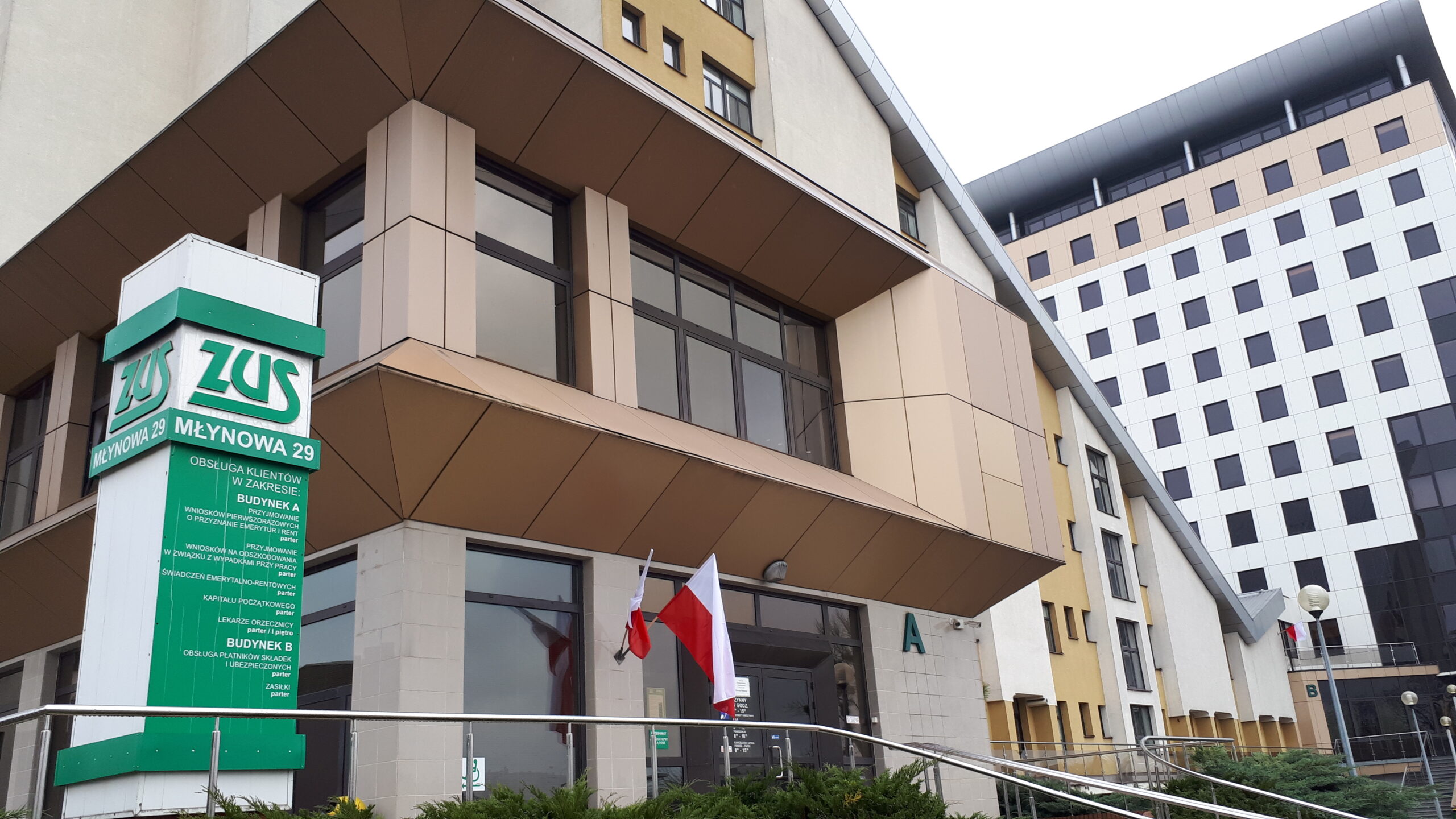 ZUS – symbol bezkarności urzędniczej i walki obywatela z państwem. Fot: Rakoon - Praca własna, CC0