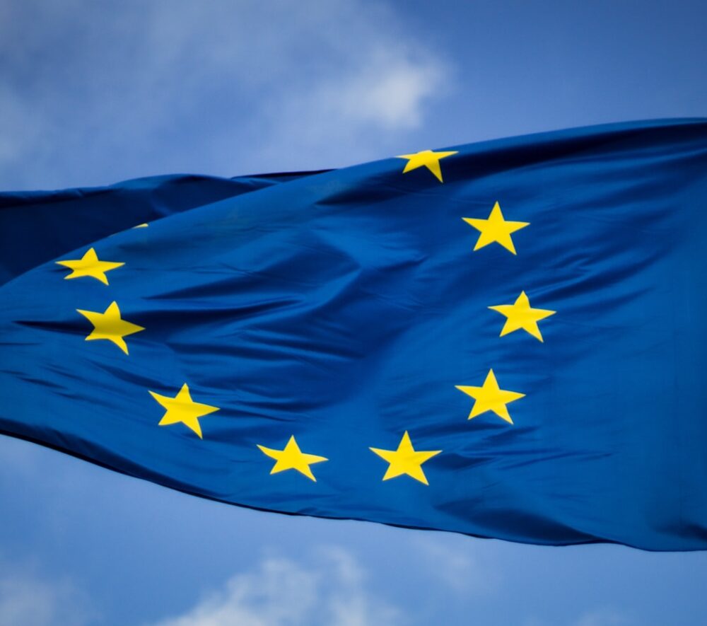 sondaże pokazujące spadek poparcia dla Unii Europejskiej / fot: Christian Lue