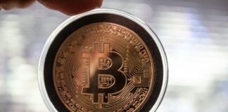 Wybuchła afera Zondacrypto. Na zdjęciu Bitcoin - najsłynniejsza kryptowaluta świata, fot: Brian Wangenheim/ Unsplash
