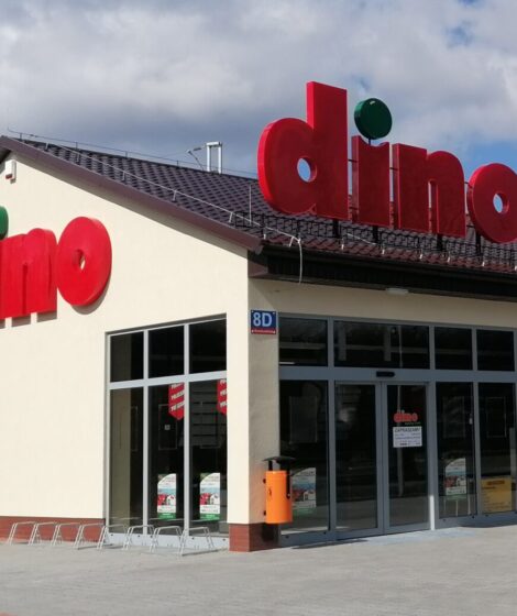 Państwowa Inspekcja Pracy zapowiedziała kontrole w Dino po skargach na niskie temperatury, przerzucanie kosztów szkód i brak dialogu z zarządem. Autorstwa Łukasz Świerczewski - Praca własna, CC BY-SA 4.0