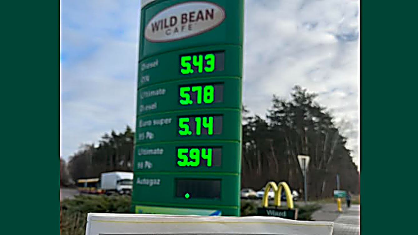 Ceny na stacjach benzynowych spadają/ Donald Tusk/FB