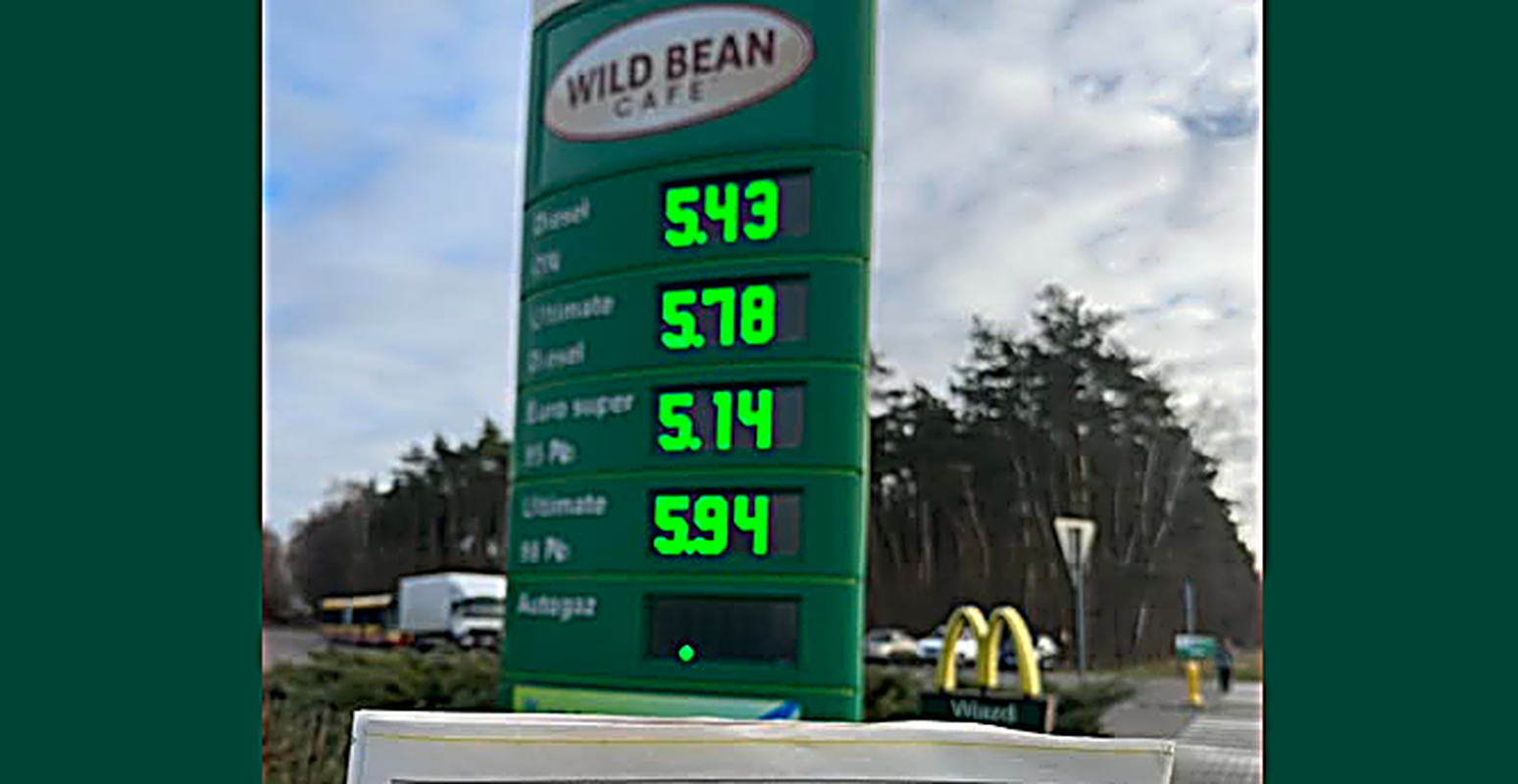 Ceny na stacjach benzynowych spadają/ Donald Tusk/FB