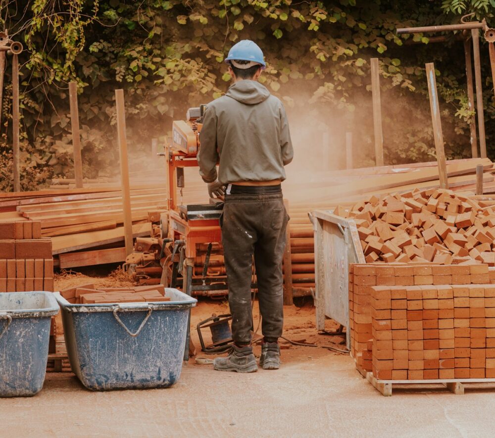 Budowa jest częstym miejscem wypadków śmiertelnych podczas pracy. fot: d c / unsplash