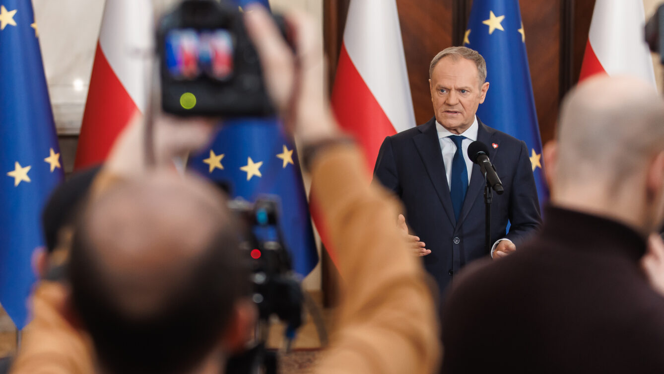 Donald Tusk podczas konferencji prasowej. KPRM