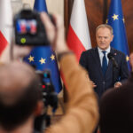 Donald Tusk podczas konferencji prasowej. KPRM