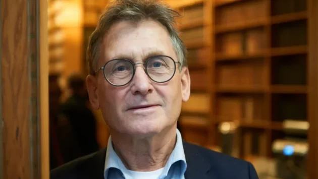 Prof. Ben L. Feringa odwiedził Uniwersytet Warszawski 9 stycznia 2026 r. W ramach wizyty na Wydziale Chemii noblista wygłosił wykład „The Art of Building Small”. Fot. Mirek Kaźmierczak