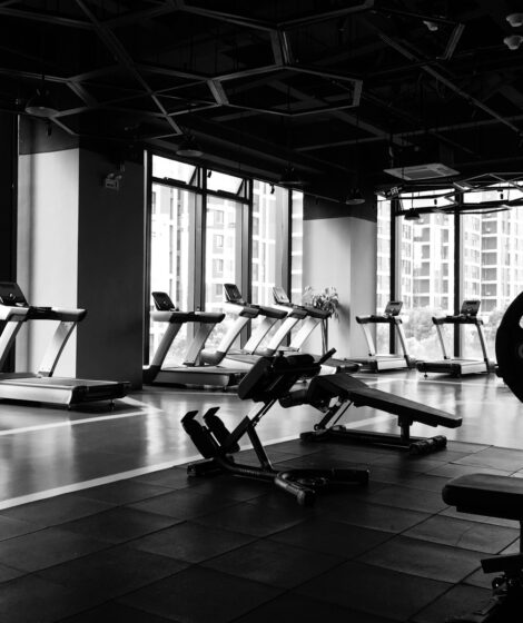 Najtańsze karnety fitness kuszą ceną. UOKiK sprawdza, czy Benefit Systems jasno informowało o czasie trwania umów i łącznych kosztach abonamentów. fot.: Risen Wang/ Unsplash