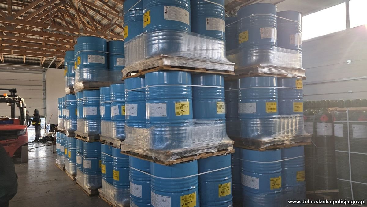 Policja z Polski i Europolu zlikwidowała 24 laboratoria, przejęła 1000 ton prekursorów i 9,3 tony narkotyków. fot: Policja