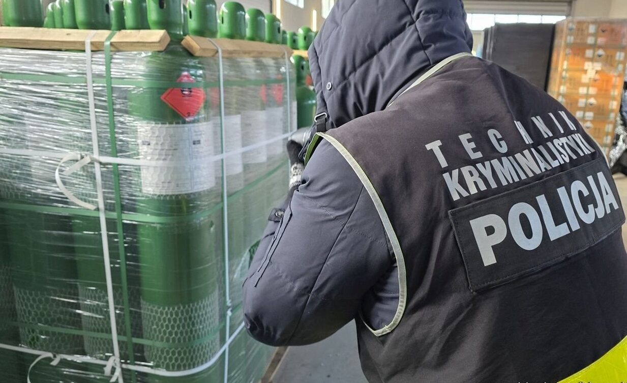 Największa w historii UE operacja przeciw narkotykom. Policja z Polski i Europolu zlikwidowała 24 laboratoria, przejęła 1000 ton prekursorów i 9,3 tony narkotyków. fot: Policja