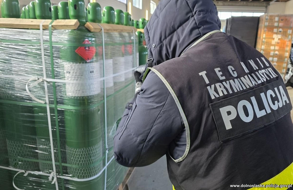 Największa w historii UE operacja przeciw narkotykom. Policja z Polski i Europolu zlikwidowała 24 laboratoria, przejęła 1000 ton prekursorów i 9,3 tony narkotyków. fot: Policja