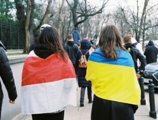 Najnowszy sondaż CBOS pokazuje rekordowo niski poziom poparcia dla przyjmowania uchodźców z Ukrainy. fot: Andrew Keymaster/Unsplash