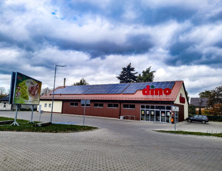 Sklep Dino w Bielawie. Autorstwa Kamil Kulawik - Praca własna, CC BY-SA 4.0