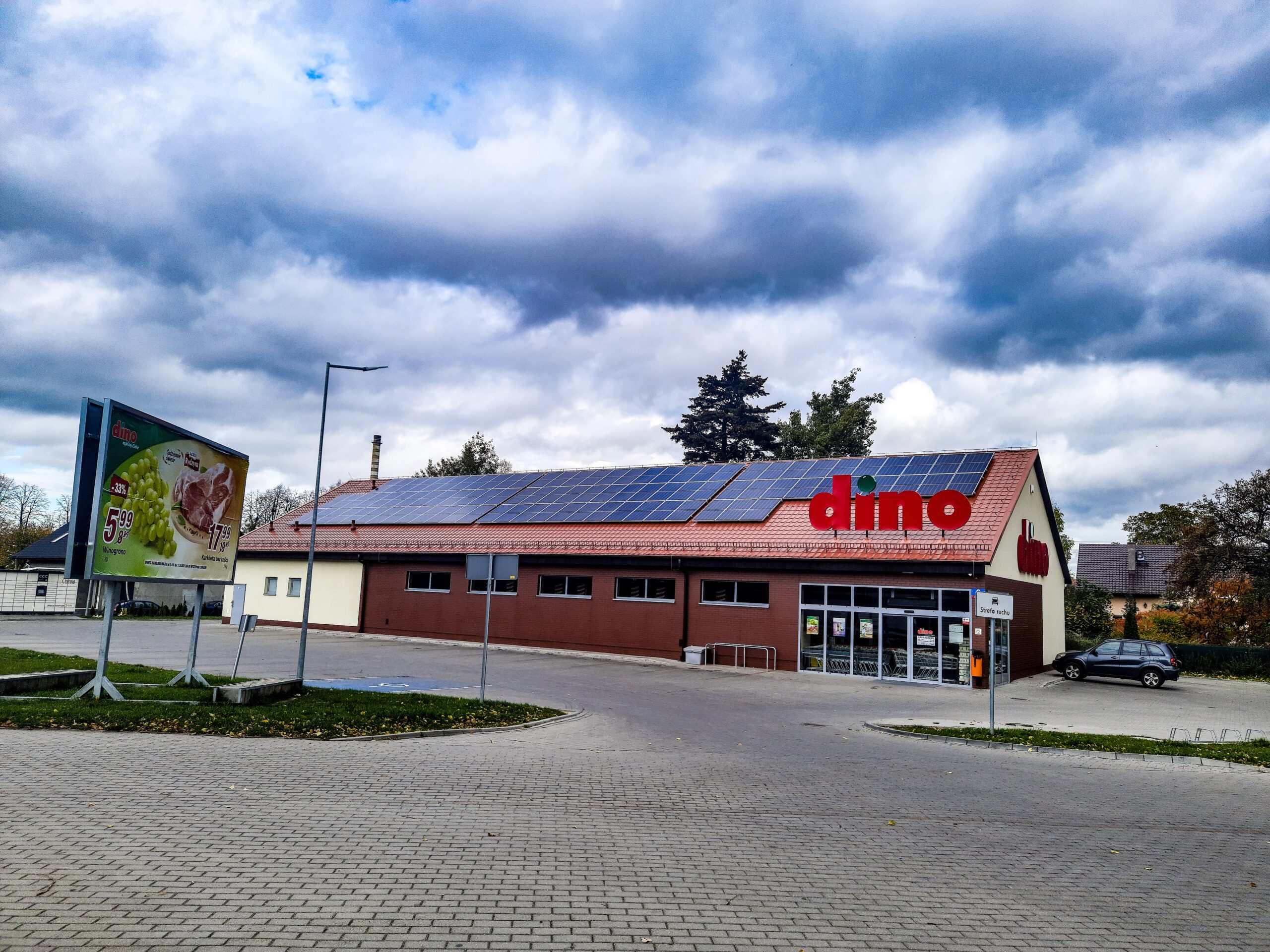 Sklep Dino w Bielawie. Autorstwa Kamil Kulawik - Praca własna, CC BY-SA 4.0