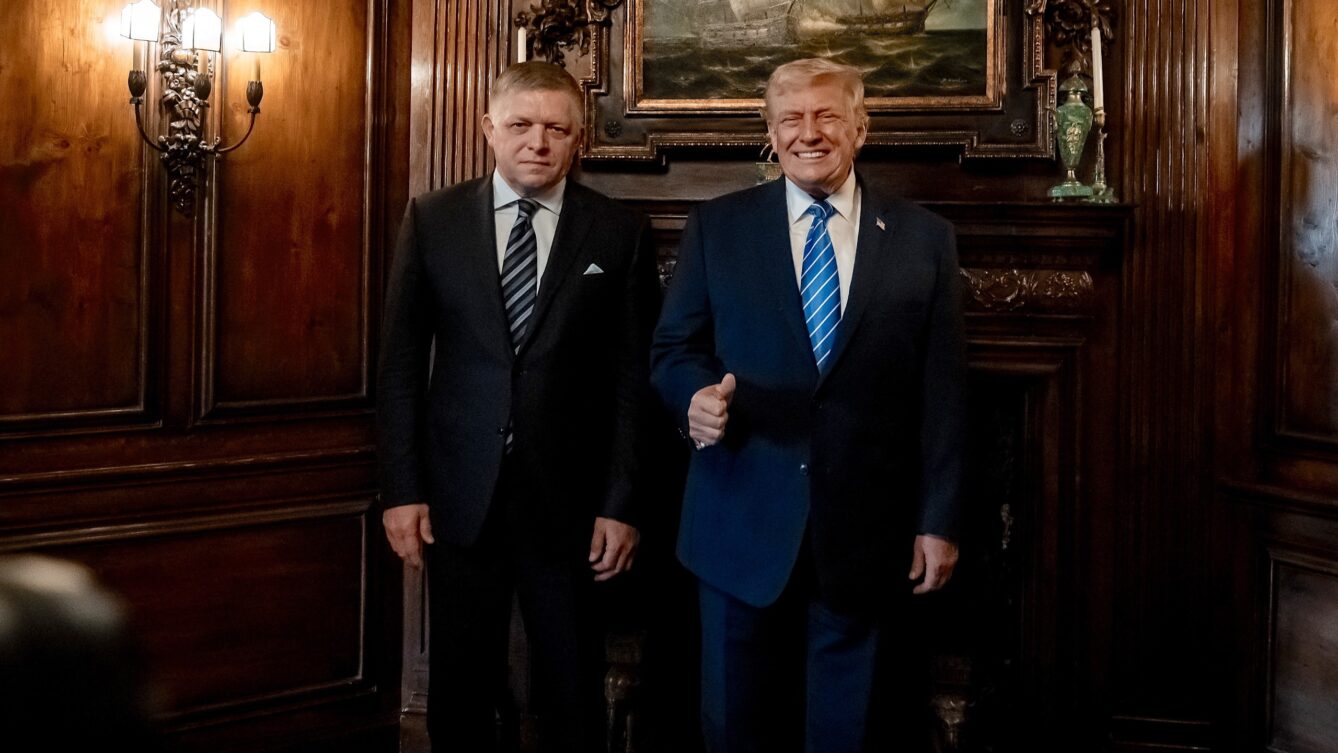 Donald Trump i Robert Fico. Dyplomaci UE twierdzą, że premier Słowacji mówił o szoku psychicznym stanem Donalda Trumpa. Robert Fico zaprzecza. fot: www.vlada.gov.sk