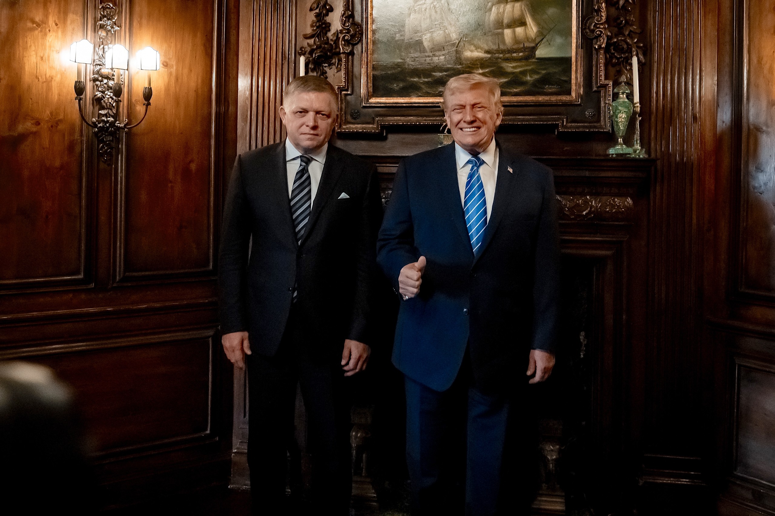 Donald Trump i Robert Fico. Dyplomaci UE twierdzą, że premier Słowacji mówił o szoku psychicznym stanem Donalda Trumpa. Robert Fico zaprzecza. fot: www.vlada.gov.sk