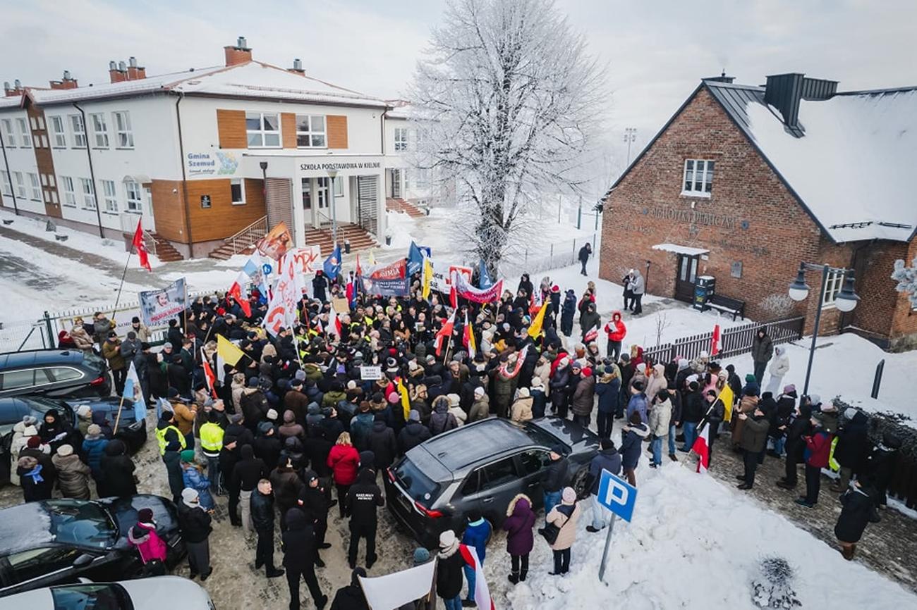Protesty organizacji konserwatywnych w Kielnie
