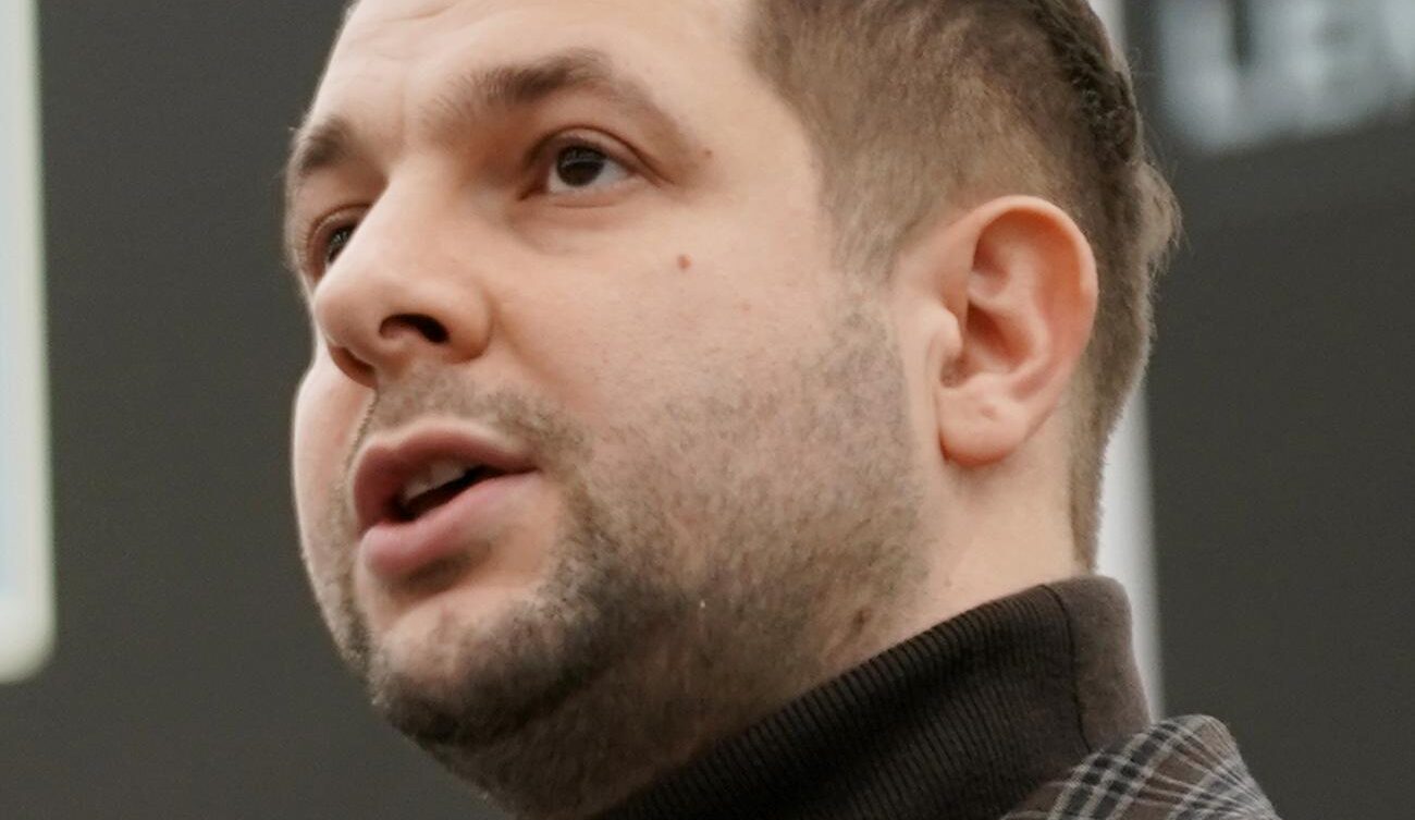 Patryk Jaki oskarża środowisko Grzegorza Brauna o prorosyjską kryptoagenturę i realizację interesów Kremla. Autorstwa European Parliament - , CC BY 2.0