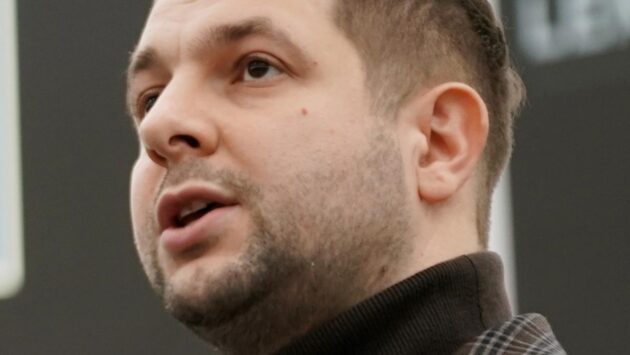 Patryk Jaki oskarża środowisko Grzegorza Brauna o prorosyjską kryptoagenturę i realizację interesów Kremla. Autorstwa European Parliament - , CC BY 2.0