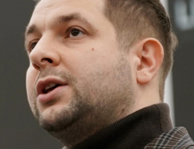 Patryk Jaki oskarża środowisko Grzegorza Brauna o prorosyjską kryptoagenturę i realizację interesów Kremla. Autorstwa European Parliament - , CC BY 2.0