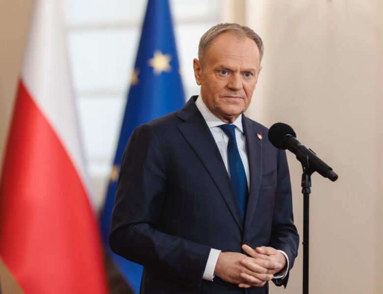 Donald Tusk podczas konferencji prasowej. KPRM
