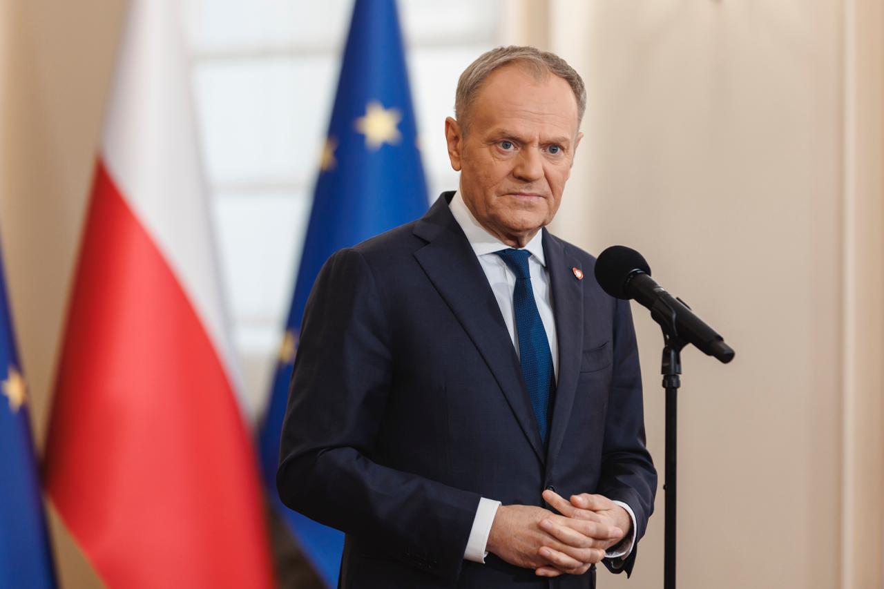 Donald Tusk podczas konferencji prasowej. KPRM