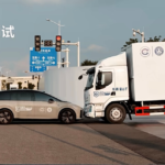 Chiński test zderzeniowy elektrycznego SUV-a i ciężarówki. źródło: chinaevhome