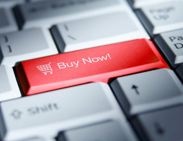 „Błąd systemu” w sklepie internetowym. Kiedy anulowanie zamówienia łamie prawo. fot: Money Knack/Unsplash