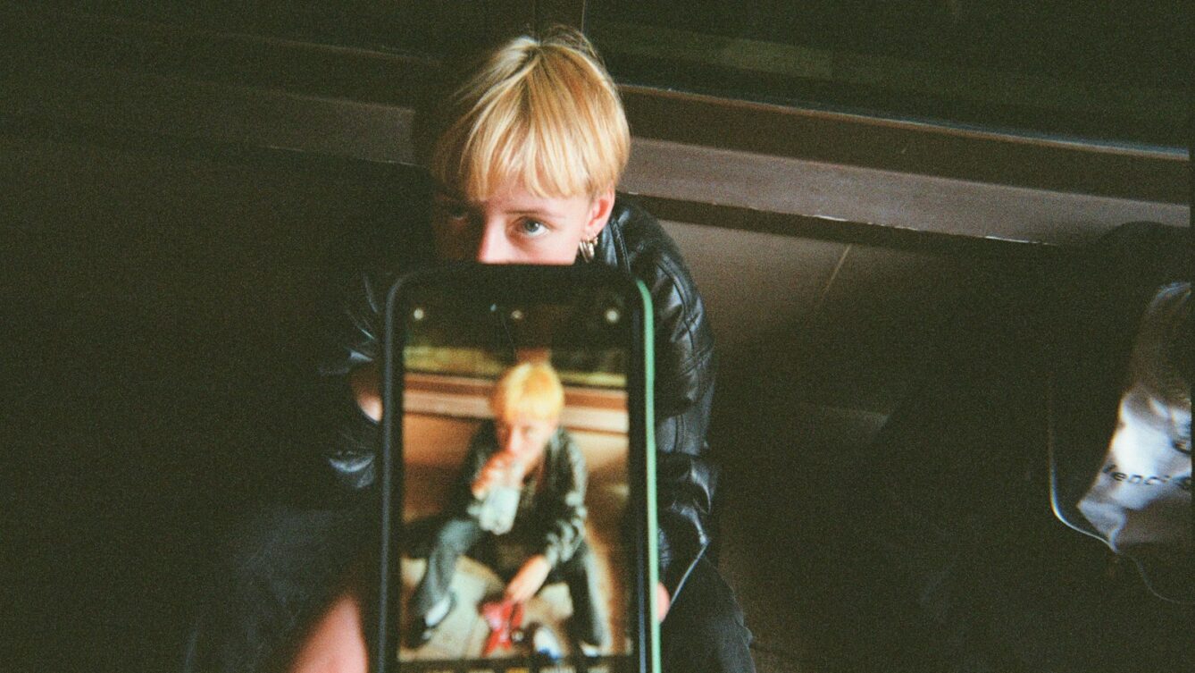 KO pracuje nad projektem 15+, który ma ograniczyć dostęp dzieci do mediów społecznościowych.