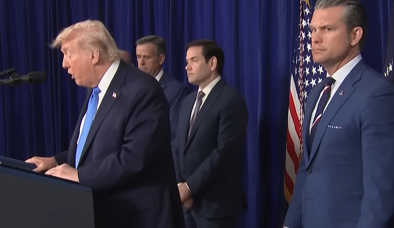Donald Trump podczas konferencji prasowej dotyczącej akcji w Wenezueli. The White House