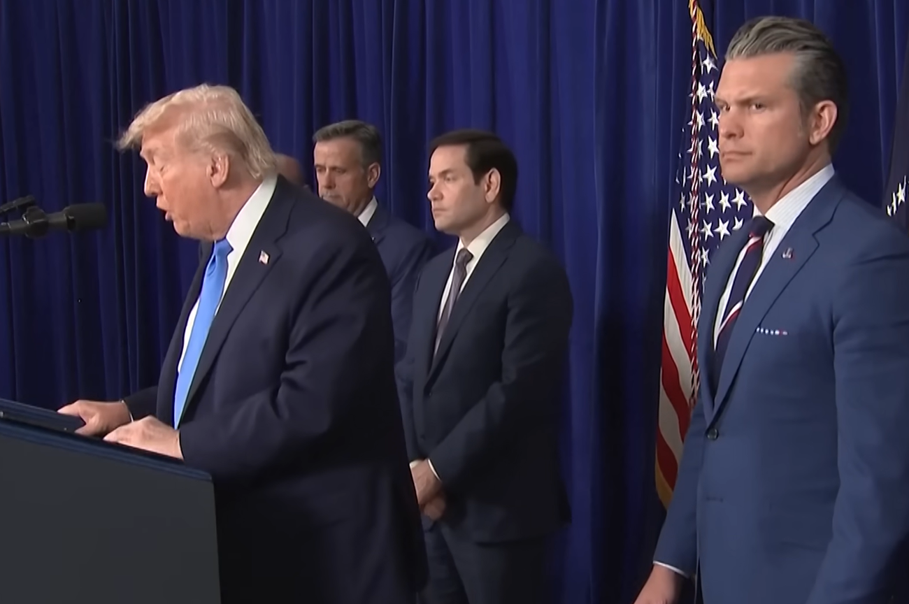 Donald Trump podczas konferencji prasowej dotyczącej akcji w Wenezueli. The White House