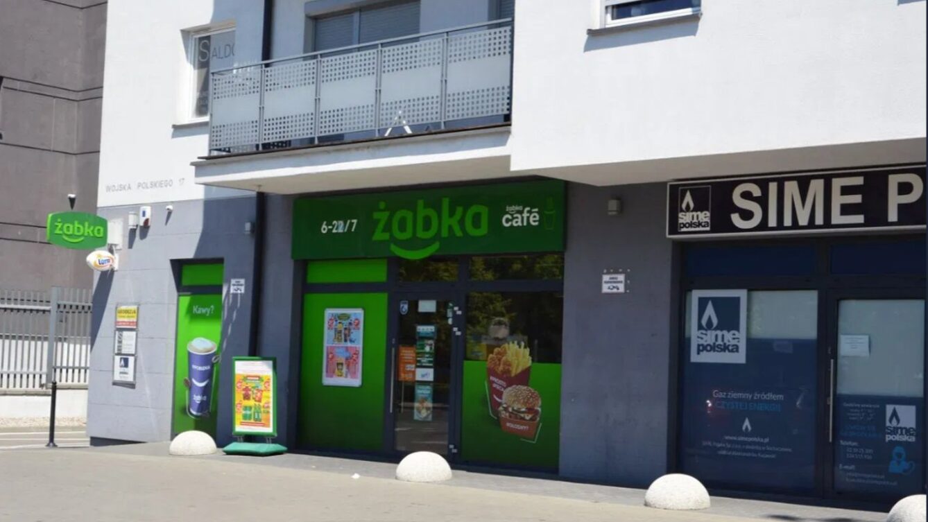 Lokale usługowe na osiedlu mieszkaniowym. Źródło: otodom.pl