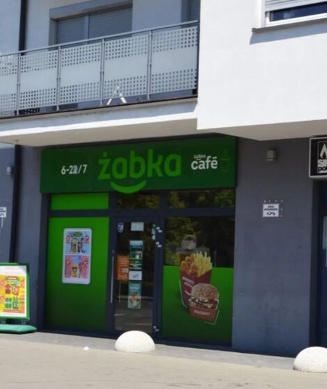 Lokale usługowe na osiedlu mieszkaniowym. Źródło: otodom.pl