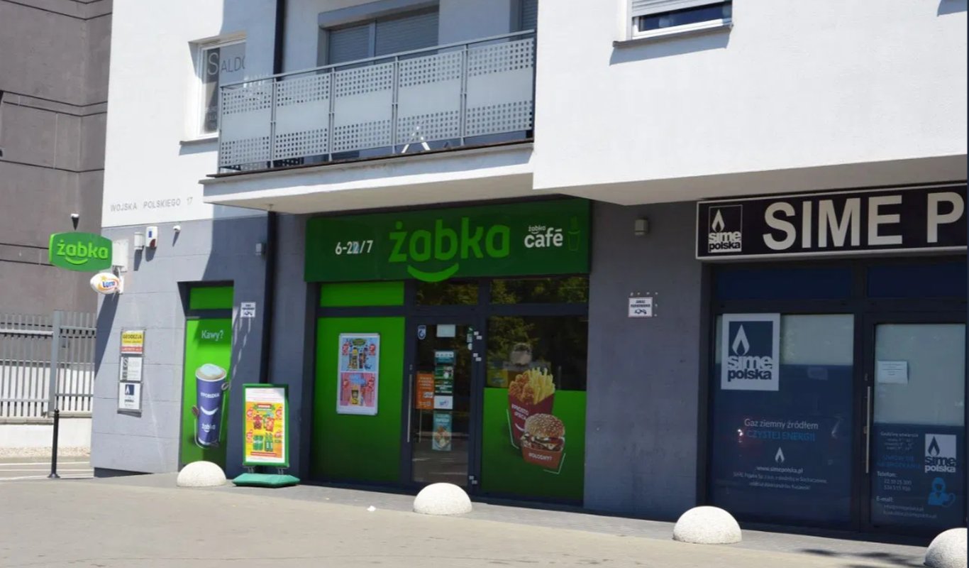 Lokale usługowe na osiedlu mieszkaniowym. Źródło: otodom.pl