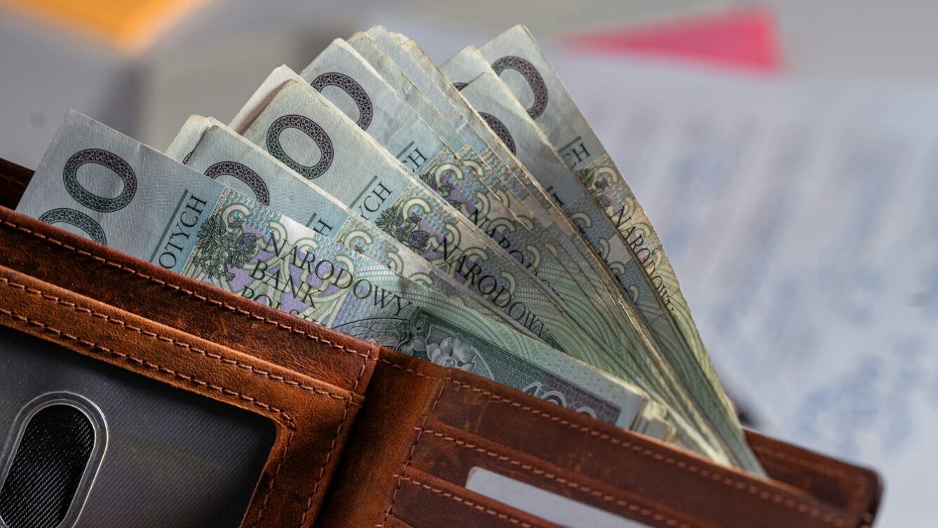 Twój dochód nie przekroczył 30 tys. zł, a ZUS pobrał podatek? fot: Jakub Żerdzicki, Unsplash