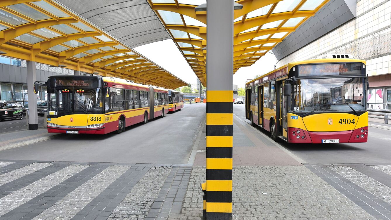 Autobusy MPK Warszawa, fot: Adrian Grycuk - Praca własna, CC BY-SA 3.0 pl
