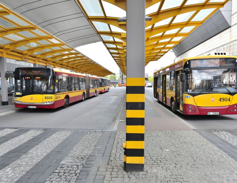 Autobusy MPK Warszawa, fot: Adrian Grycuk - Praca własna, CC BY-SA 3.0 pl