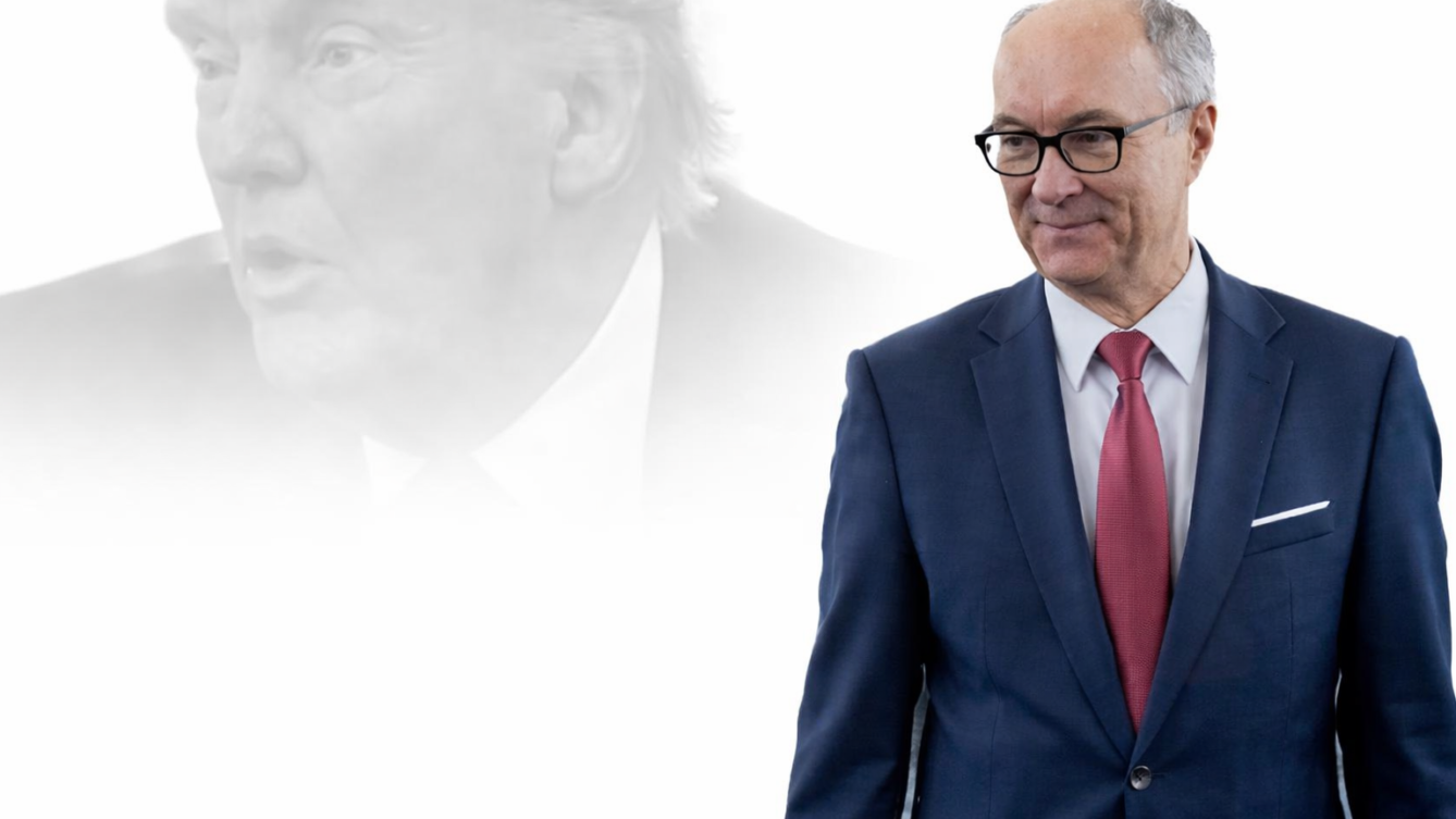 Włodzimierz Czarzasty w tle Donald Trump