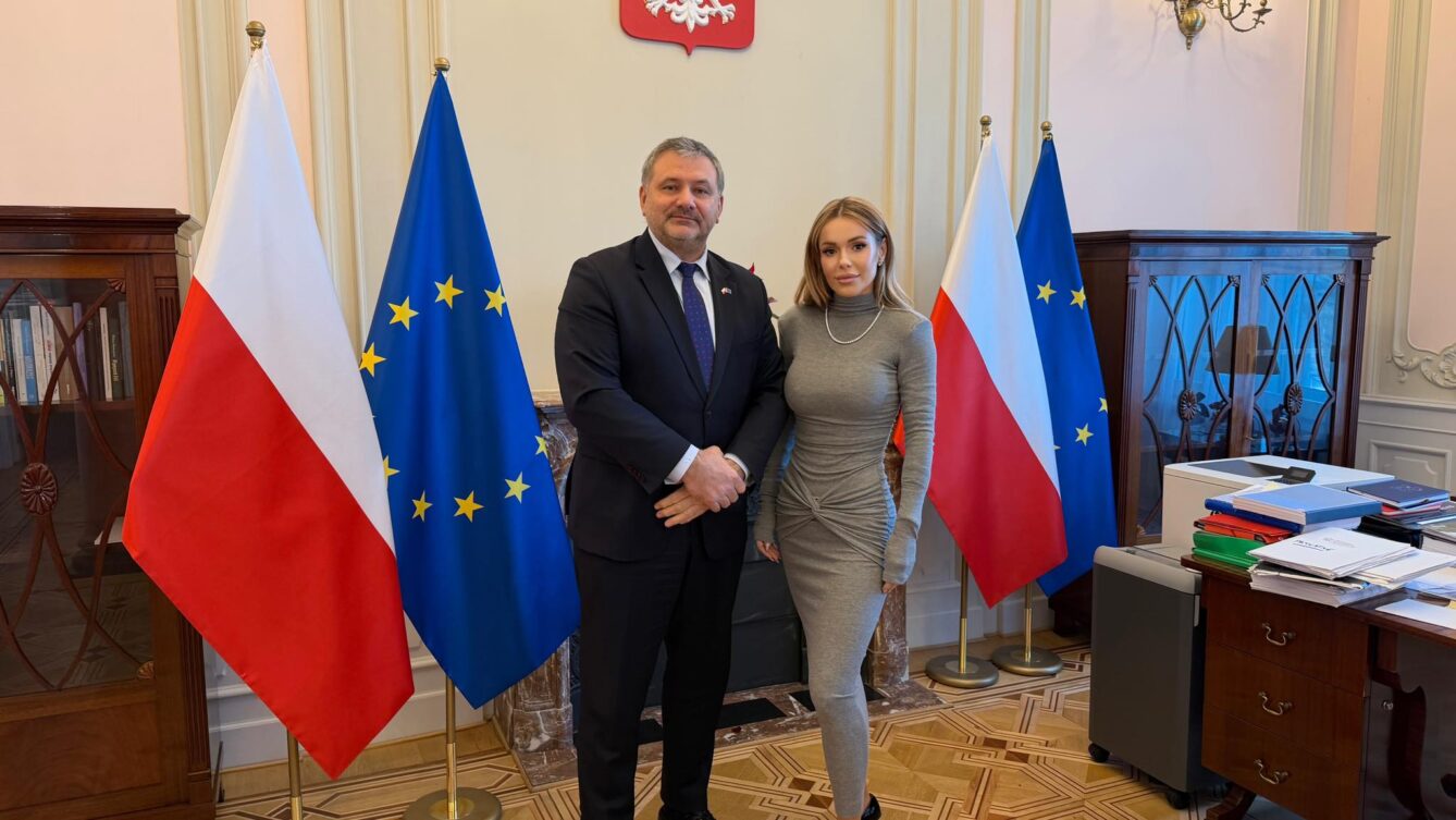 Doda i Minister Sprawiedliwości Waldemar Żurek. Doda jest twarzą ostatniej kampanii na rzecz praw zwierząt. Źródło: Doda na FB