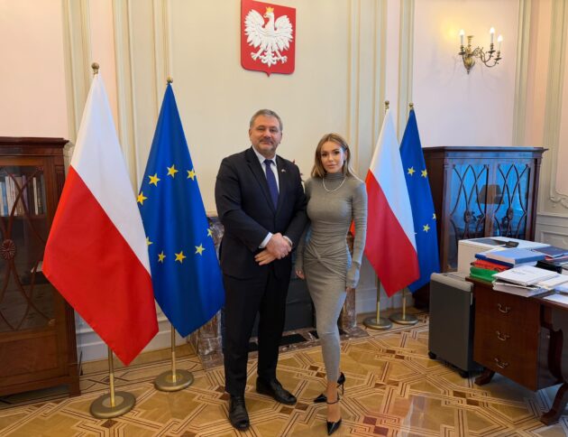 Doda i Minister Sprawiedliwości Waldemar Żurek. Doda jest twarzą ostatniej kampanii na rzecz praw zwierząt. Źródło: Doda na FB