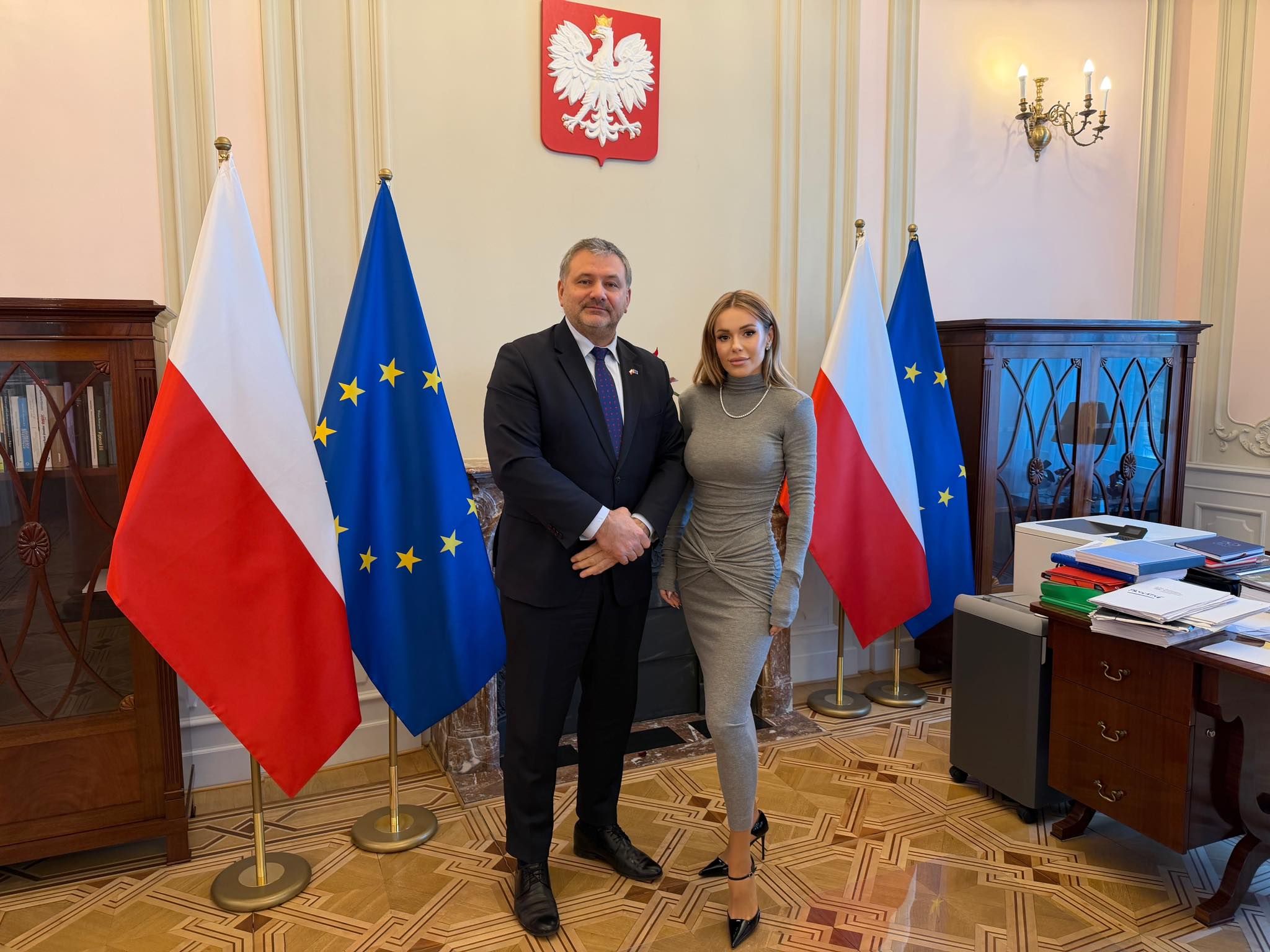 Doda i Minister Sprawiedliwości Waldemar Żurek. Doda jest twarzą ostatniej kampanii na rzecz praw zwierząt. Źródło: Doda na FB