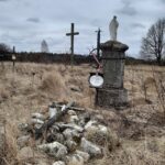 Pozostałości polskiego cmentarza w Hucie Pieniackiej, Autorstwa Lelek 2v - Praca własna, CC BY-SA 4.0